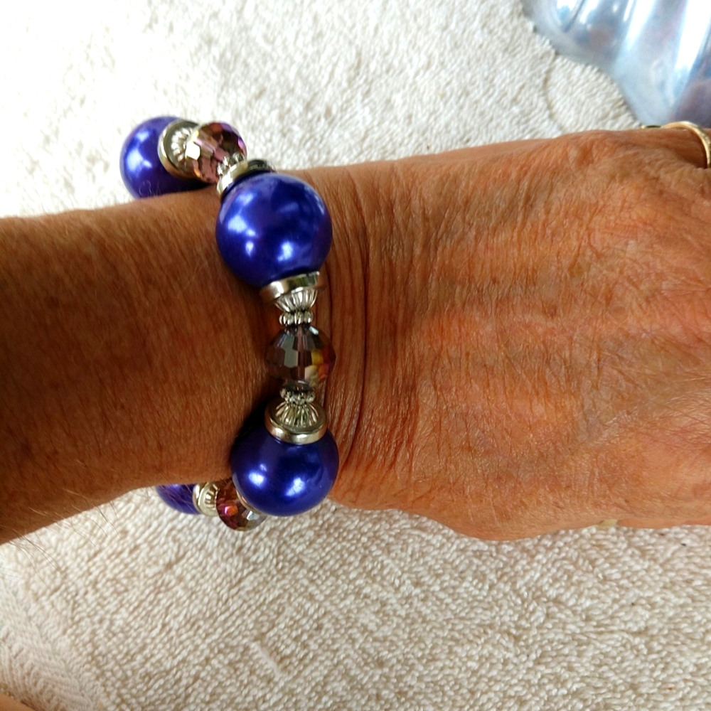 🔥🔥🔥🔥 !!!  🆕 Chunky Bracelet Purple W/Crystal & Bead Caps Hand-Made